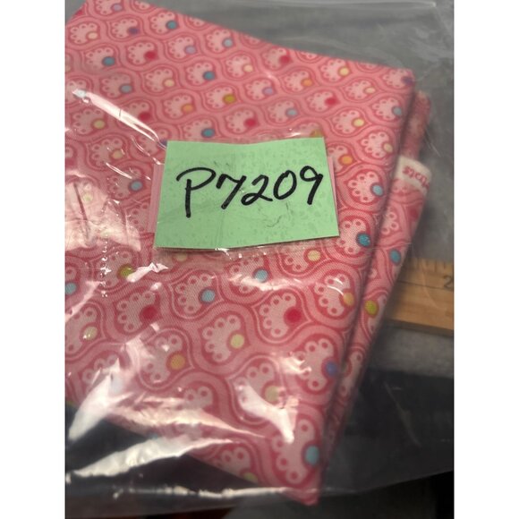 "Umbrellas" By Nancy Halvorsen Benartex Cotton Fabric Pink/White 20" x 44" Sewin - Picture 4 of 4